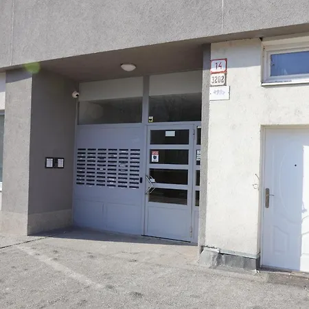 Sunny House Two Daire